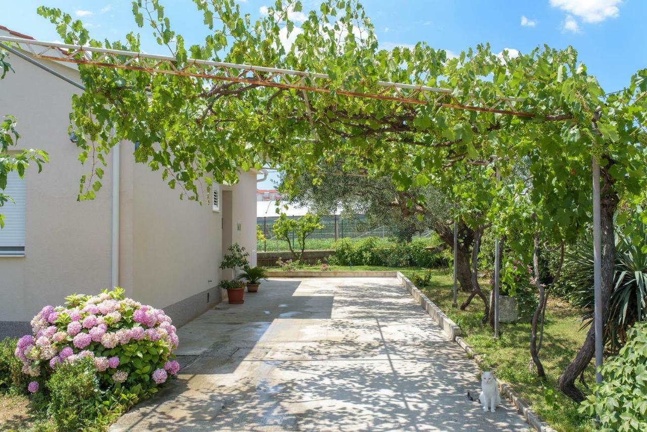 Vacation House Bile Kastela Exterior photo