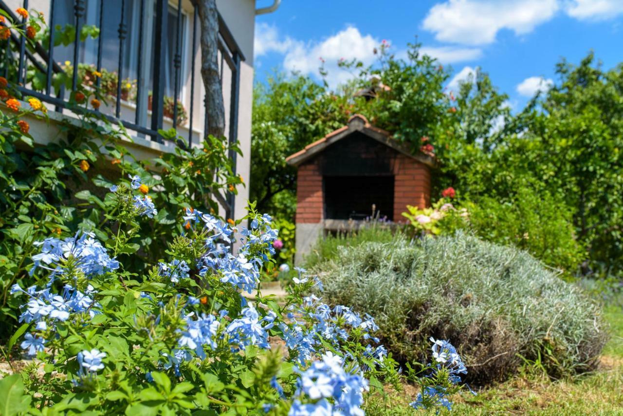 Vacation House Bile Kastela Exterior photo